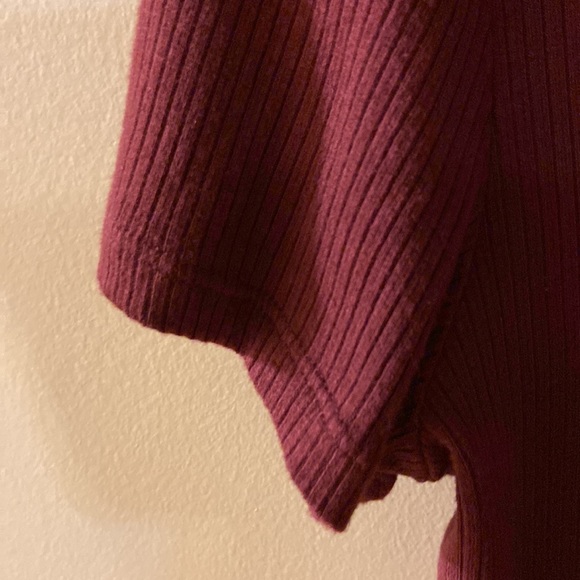 Rust short sleeve zippered top - size medium - NWOT - Picture 7 of 9